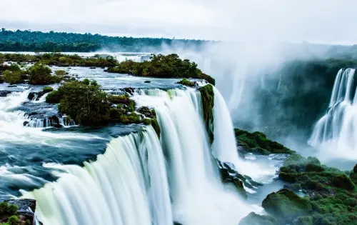 1600-Iguazu-Falls-Argentina-shutterstock_172190801