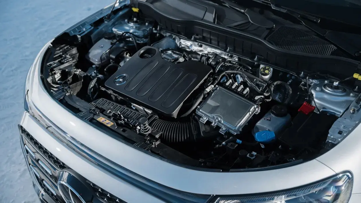 Mercedes-GLB-2025-32_11zon