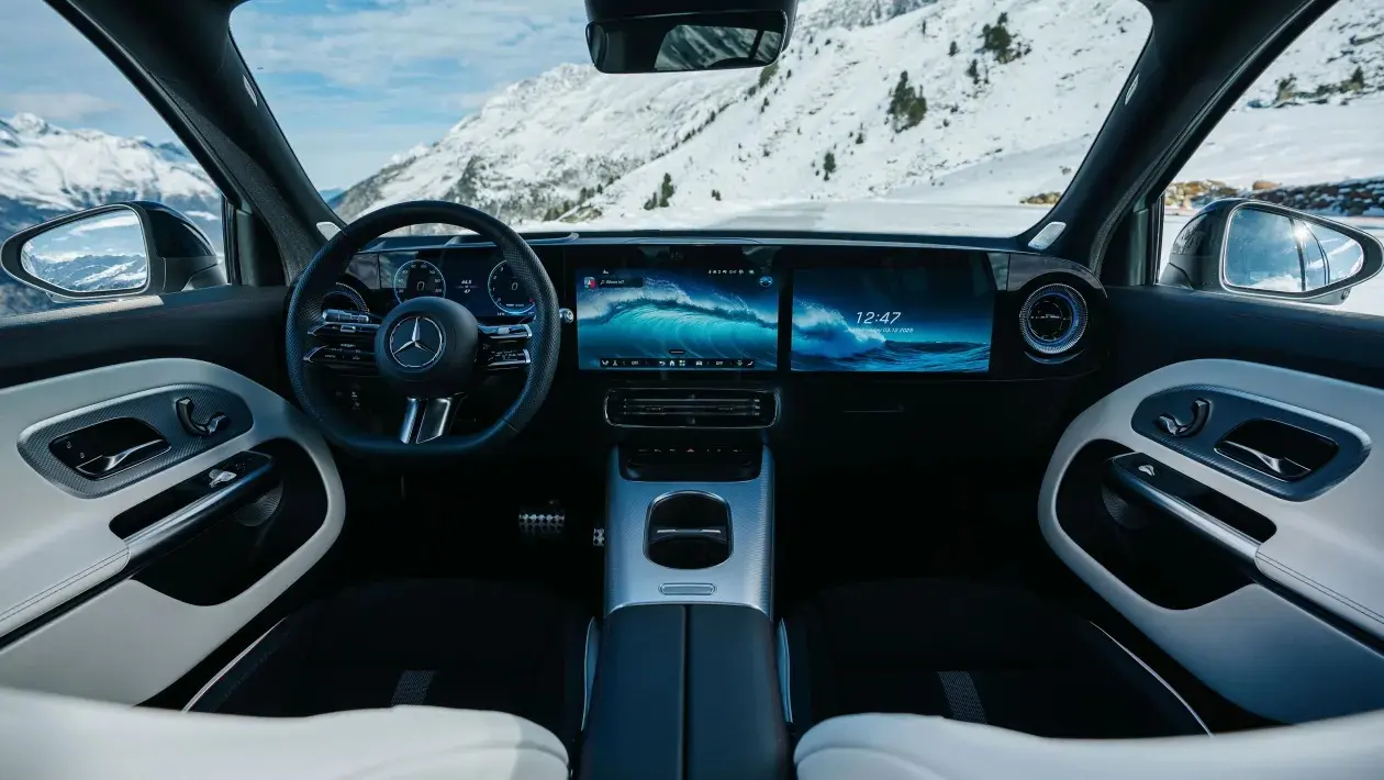 Mercedes-GLB-2025-27_11zon