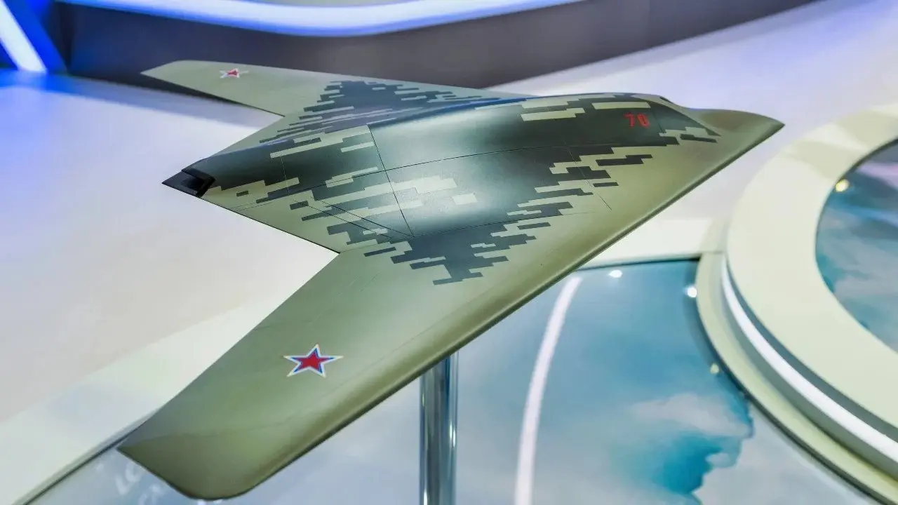 Sukhoi S-70 Okhotnik-B Drone_11zon