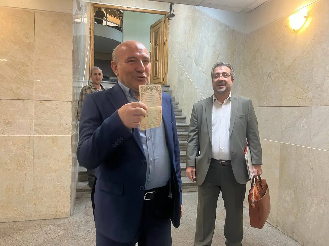 حضور حسین گروسی در وزارت کشور برای ثبت نام در انتخابات ریاست جمهوری+ عکس