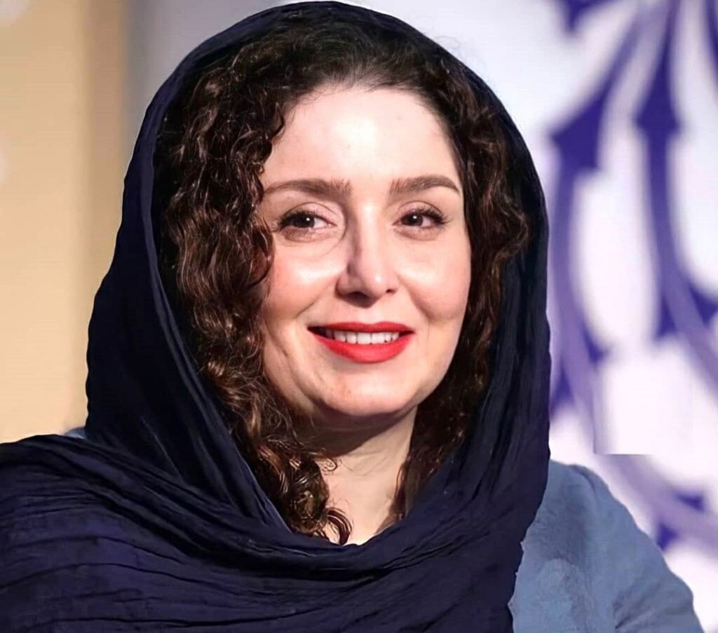 ژاله آماده میشود