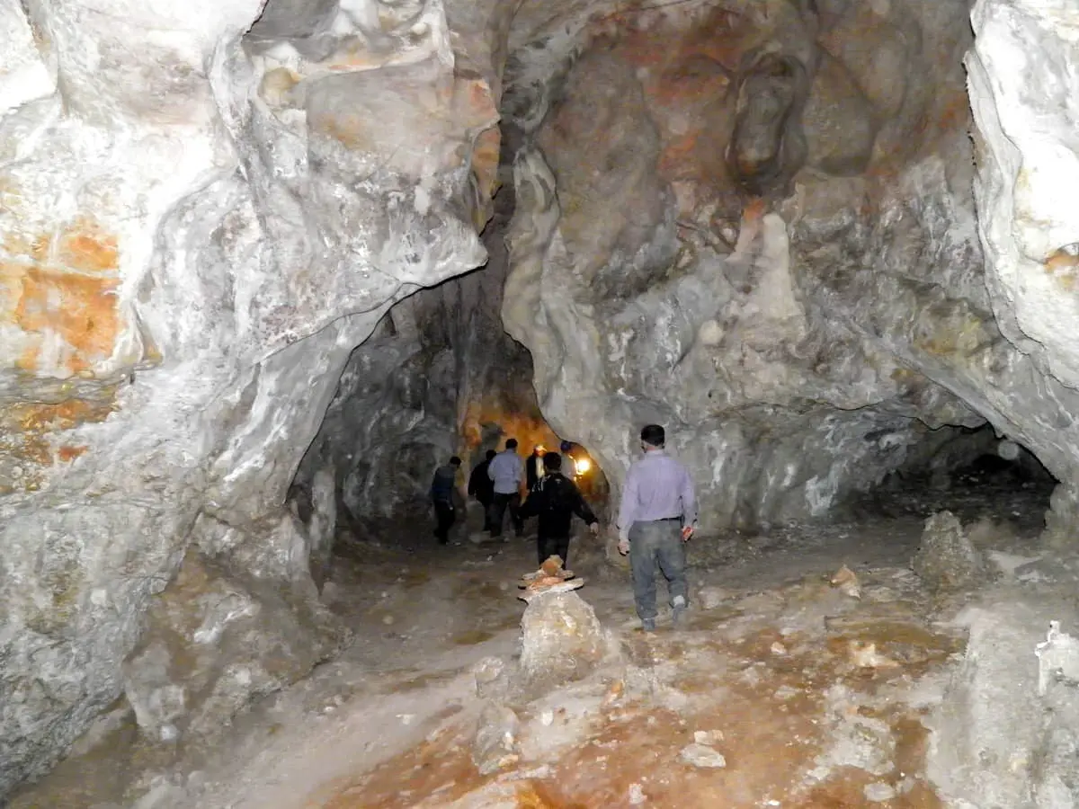 Zanjan-La-Grotta-di-Kharmane-Sar-1-min