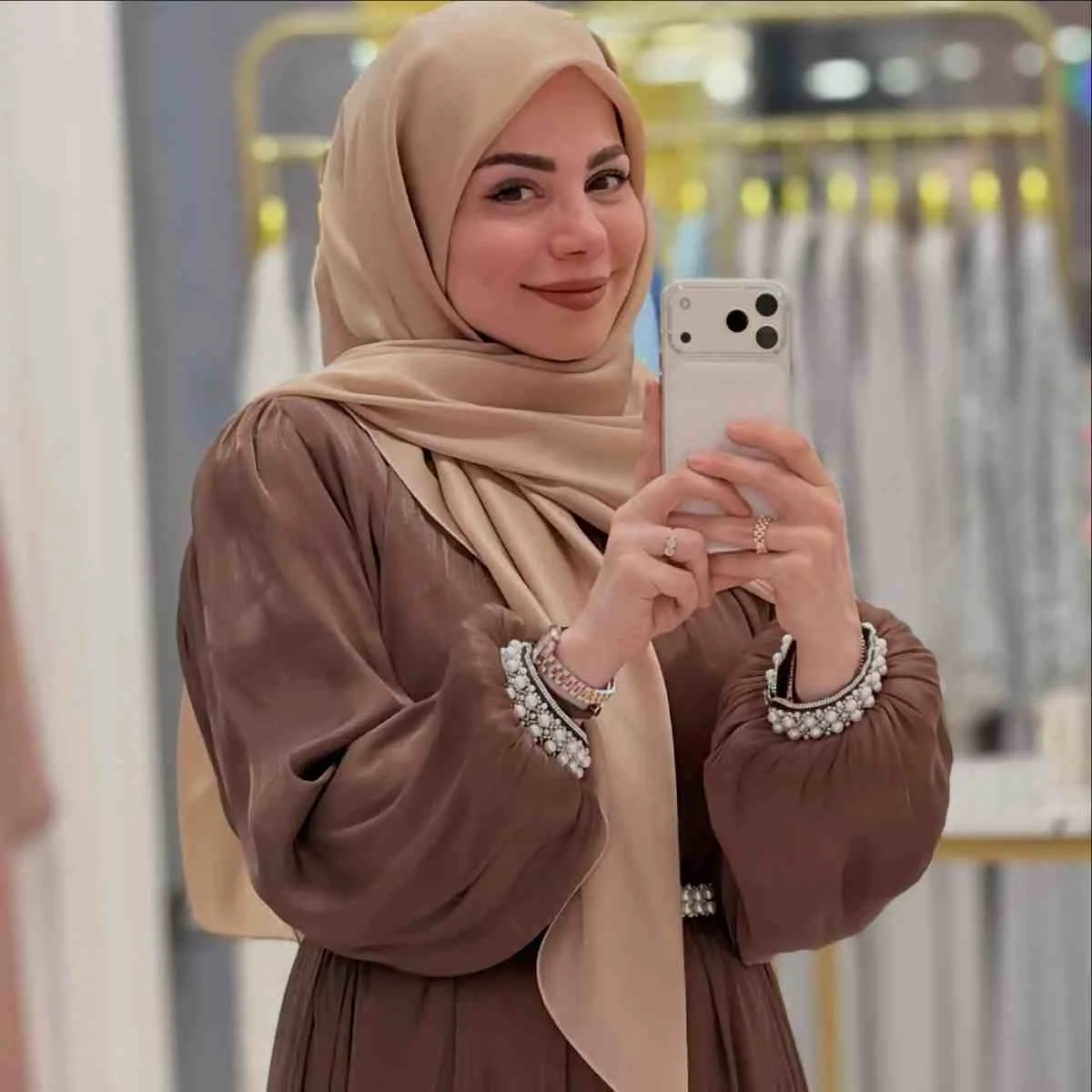 mahya-asnavandi-style-controversy