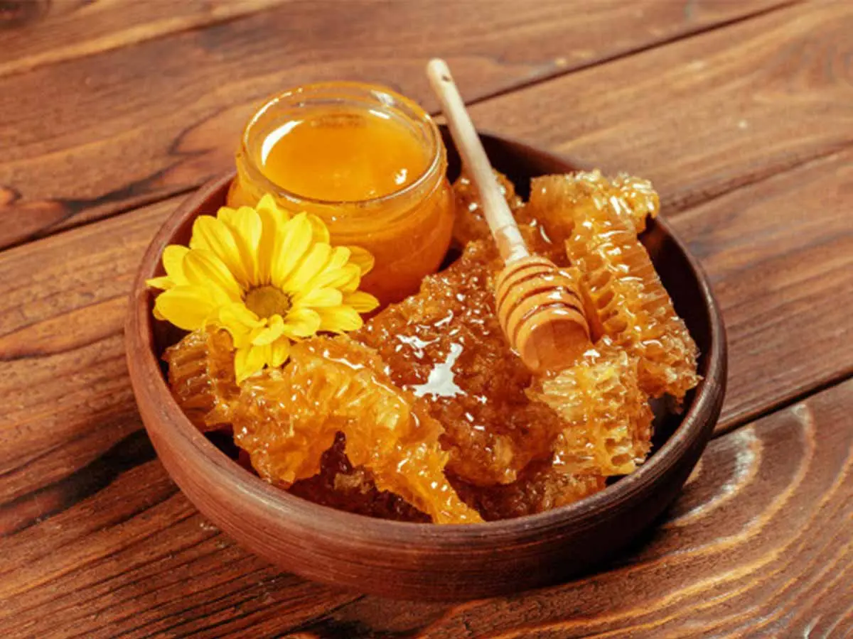 honey-jar-with-honey-dipper-vintage-wooden-background_93675-44902