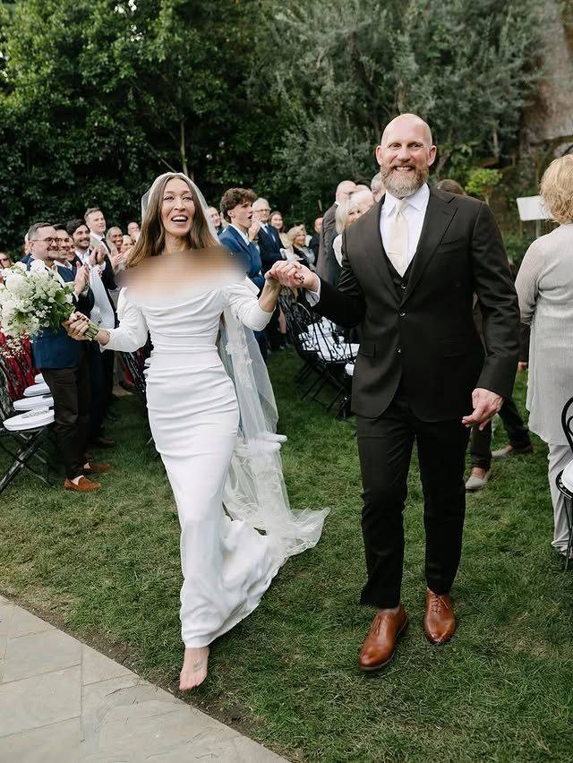 e2327837-fc63-4267-b51c-e186230ead39