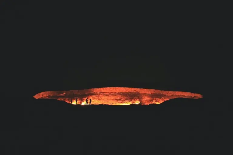 Darvaza-Gas-Crater-or-Door-to-Hell-in-Turkmenistan
