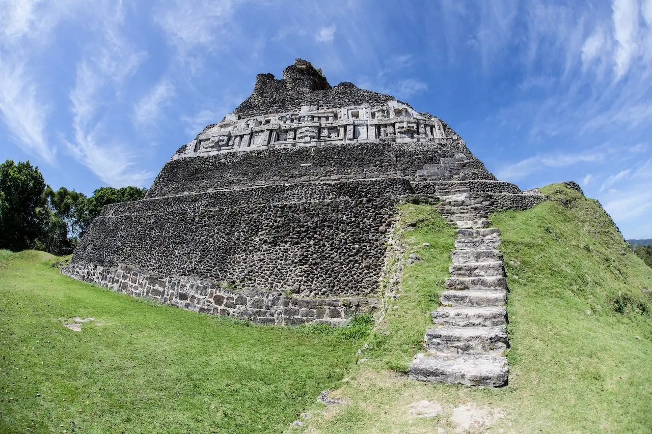 El-Castillo-pyramid-in-Guatemala