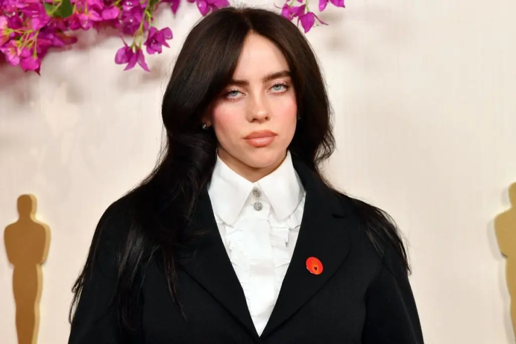 billie-eilish-biography-personal-life-songs-relationships-14-1024x683
