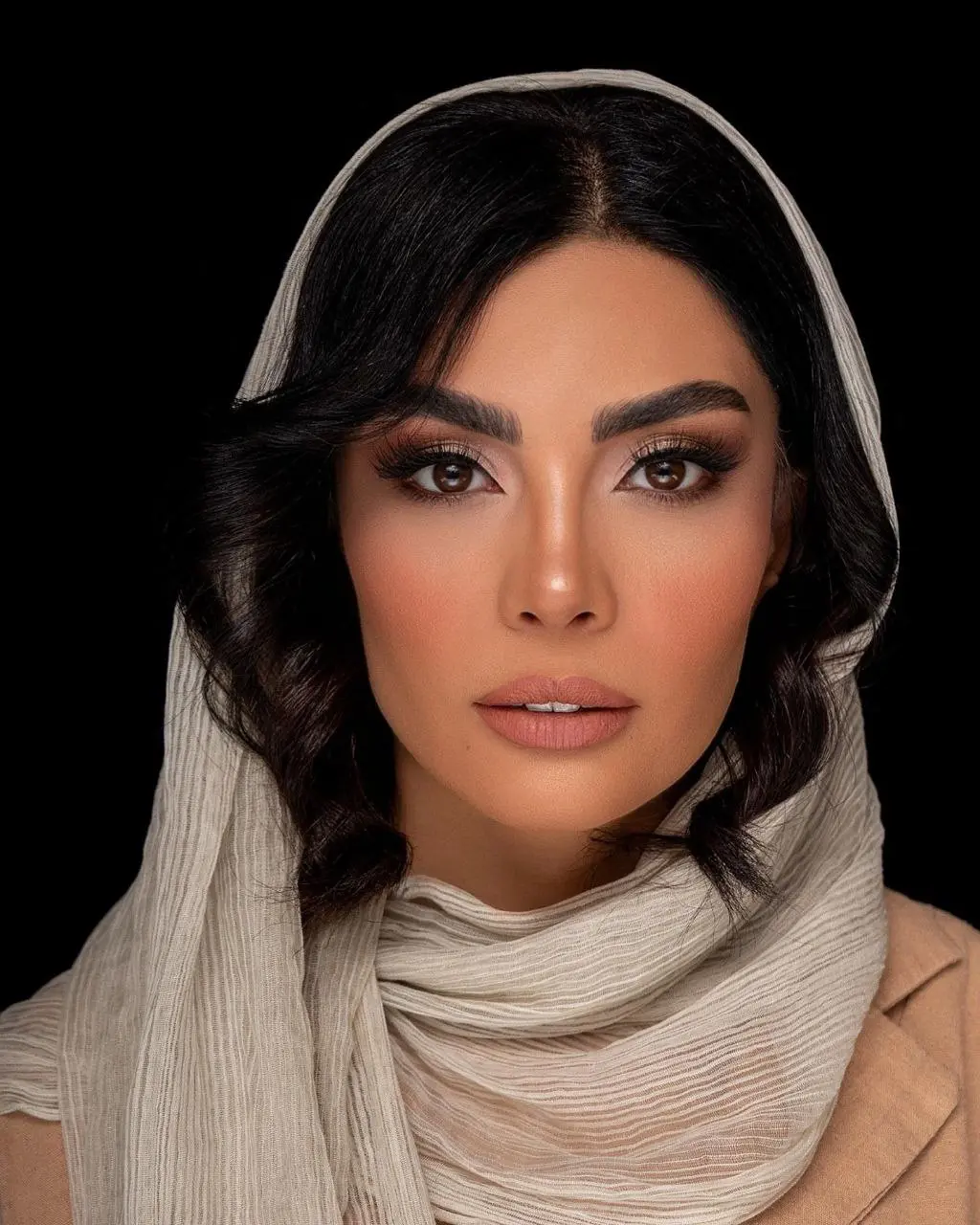 صحرا اسداللهی با یک ظاهر متفاوت جلبتوجه کرد صحرا اسداللهی با یک ظاهر متفاوت جلبتوجه کرد