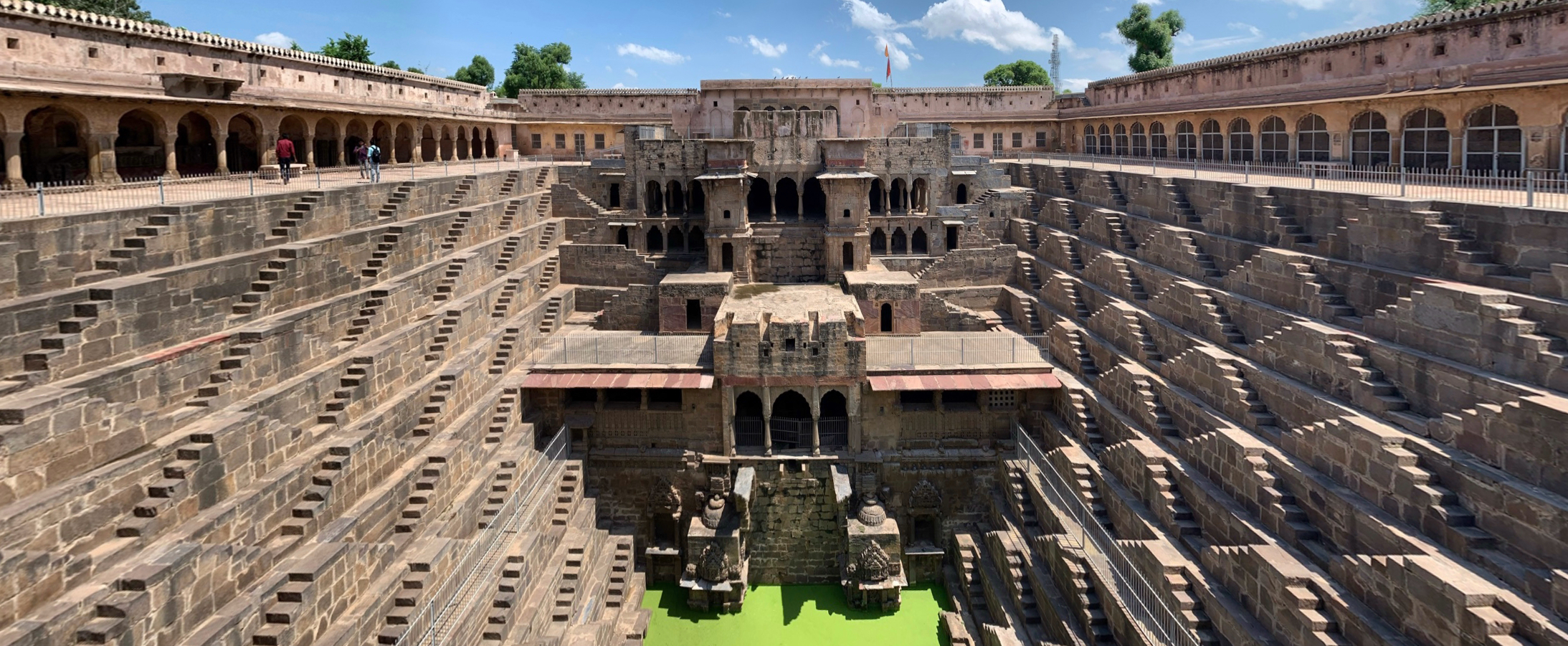 67326bf2d4ee25fc304dcaa5_67326abda86b7369fb8146a9_Chand_Baori_perspective_panorama_(July_2022) (1)