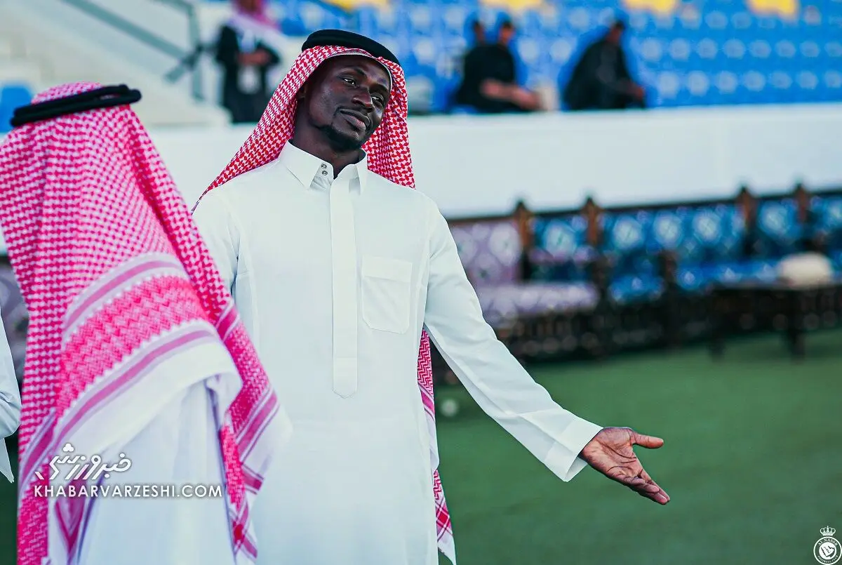 عربستانی ها باز هم رونالدو را دشداشه پوش کردند+ عکس و فیلم