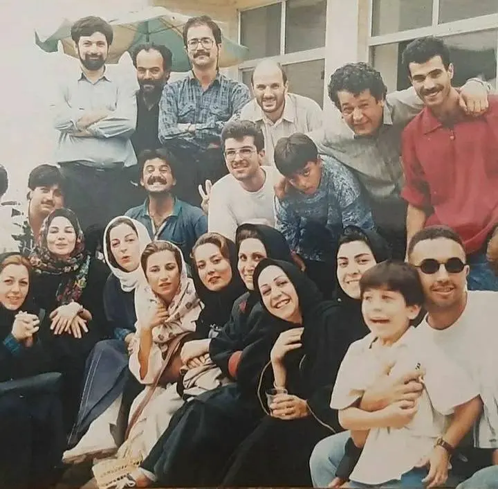 تصویری خاطره انگیز از پشت صحنه «زی زی گولو»، 29 سال پیش