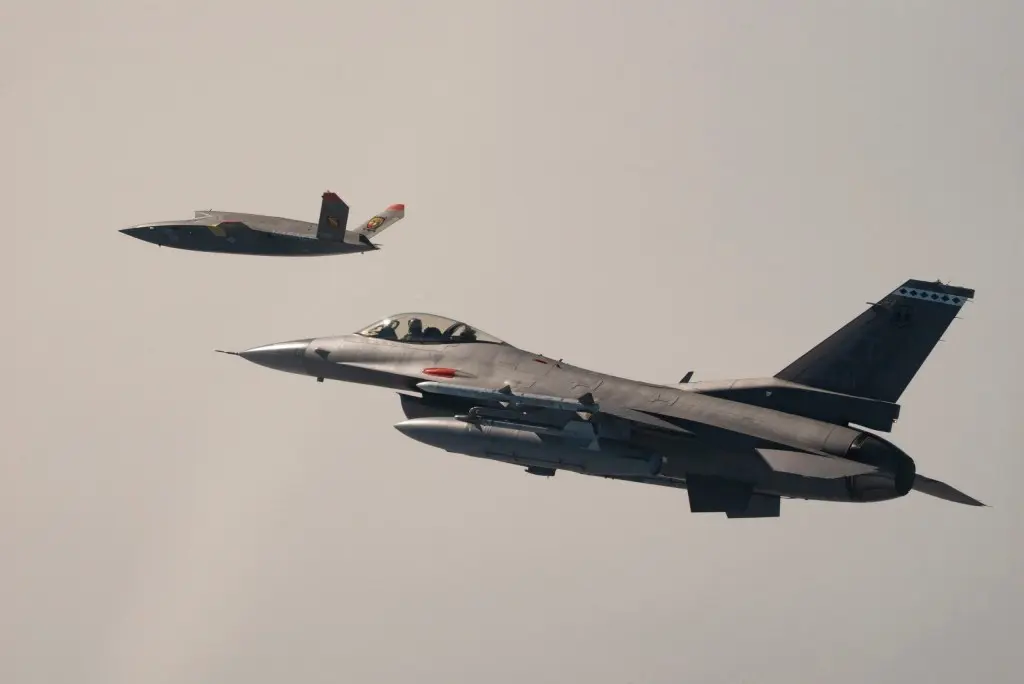 f-16-xq-58-marine (1)