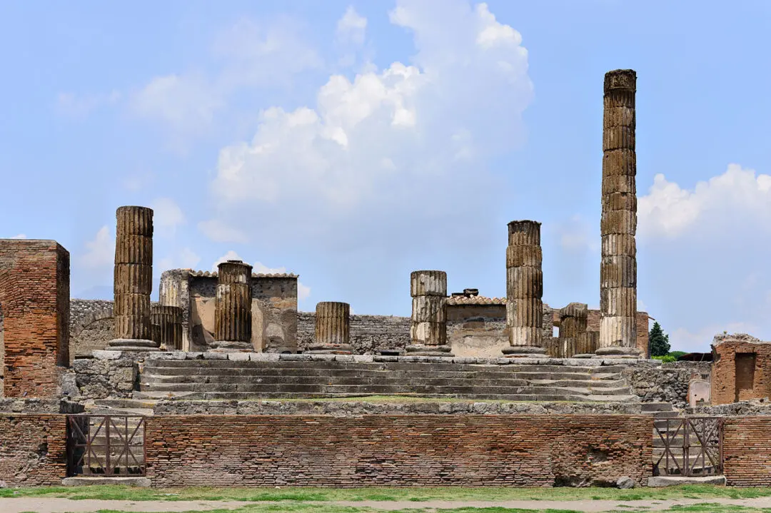 1280px-Ancient_Roman_Pompeii_-_Pompeji_-_Campania_-_Italy_-_July_10th_2013_-_26-1-1080x719