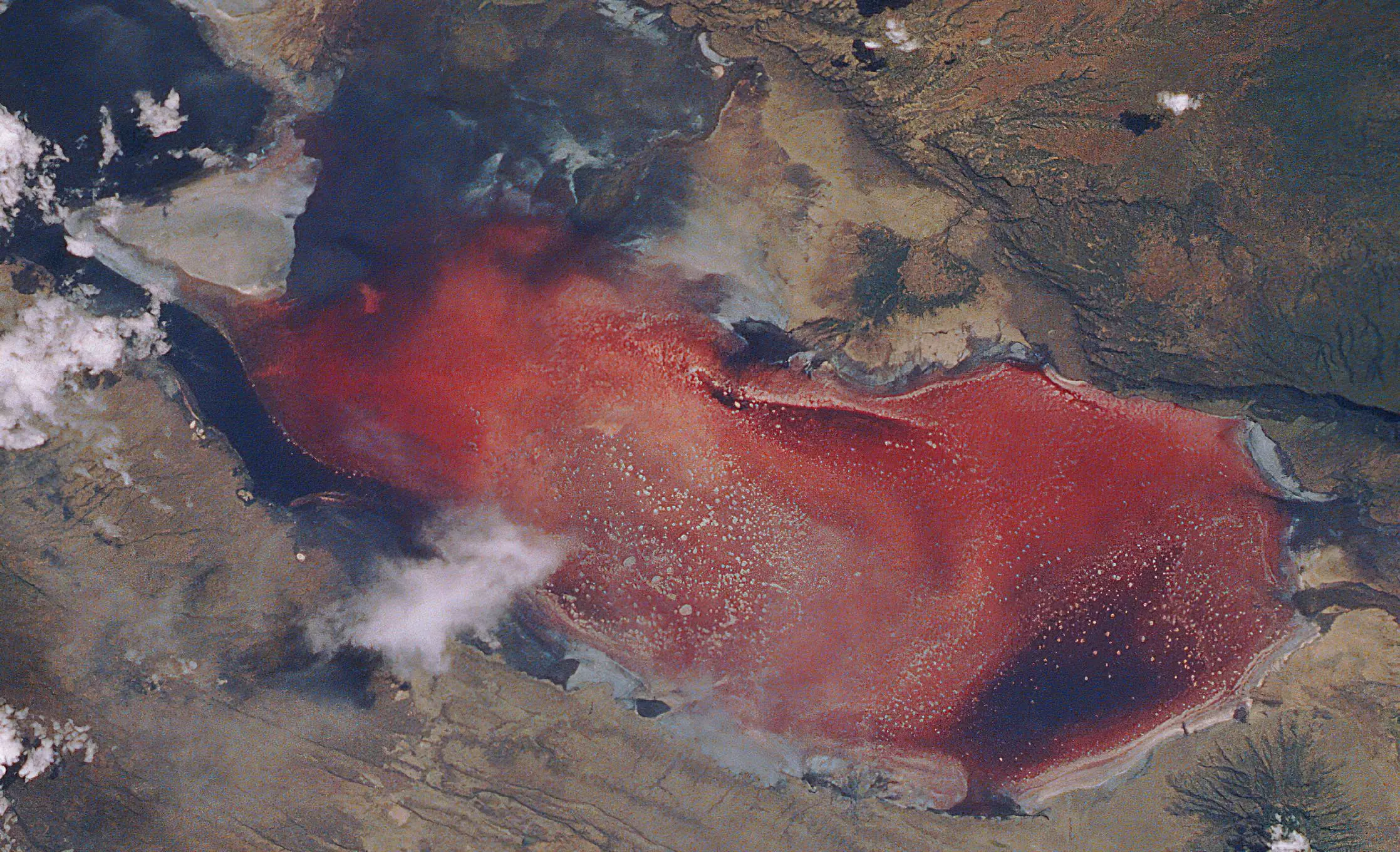 Lake_Natron_from_Air_02