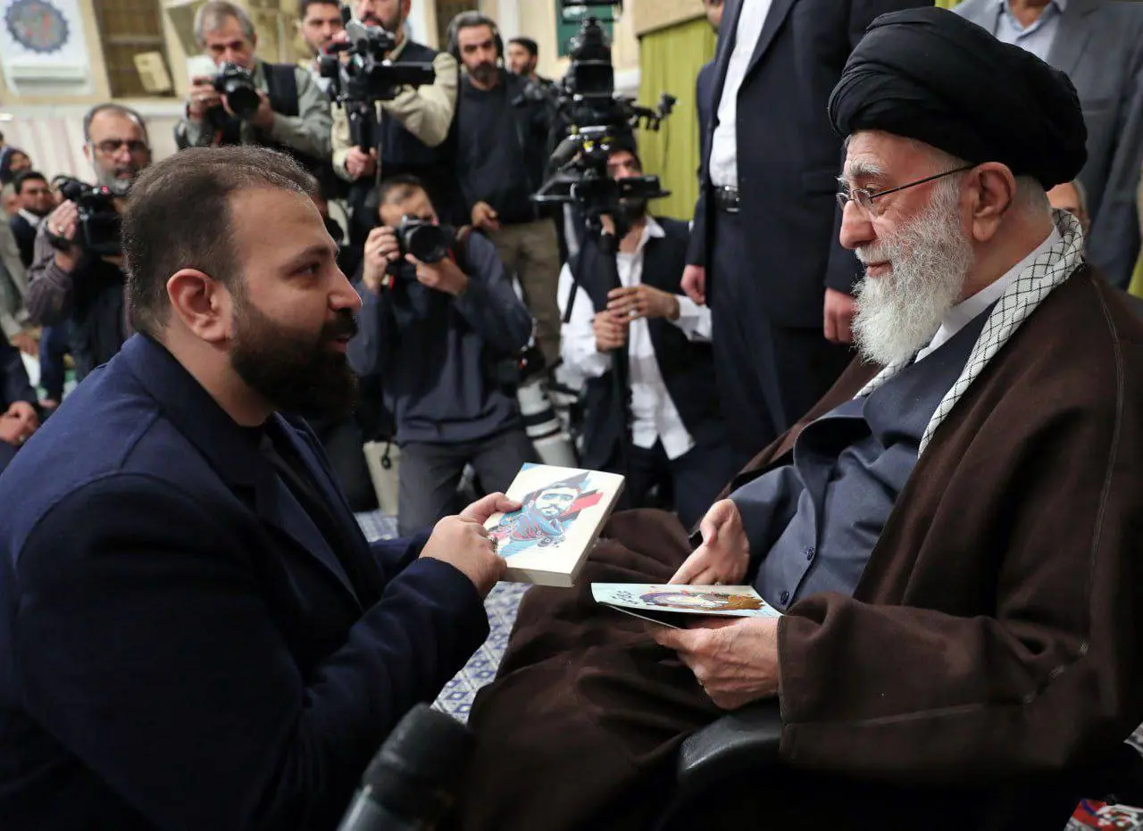 دیدار صمیمانه شاعران و اهالی فرهنگ و ادب با رهبر انقلاب اسلامی