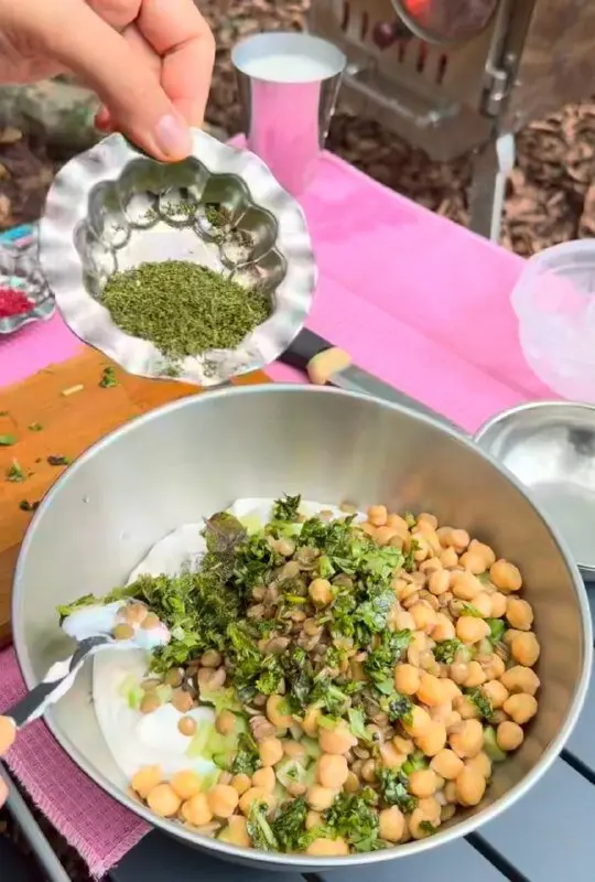 آش یخ؛ غذای سنتی خنکی که تابستان را دلپذیرتر می‌کند