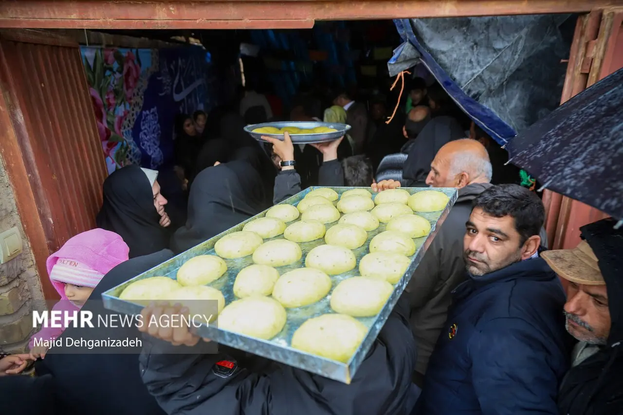 پخت نان سنتی «لتیرُگ» در اردکان یزد