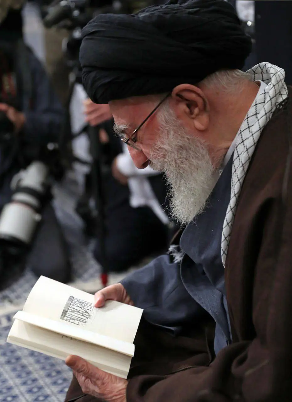 دیدار صمیمانه شاعران و اهالی فرهنگ و ادب با رهبر انقلاب اسلامی