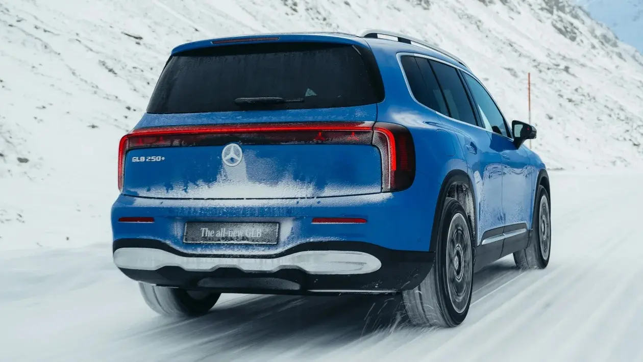 Mercedes-GLB-2025-11_11zon