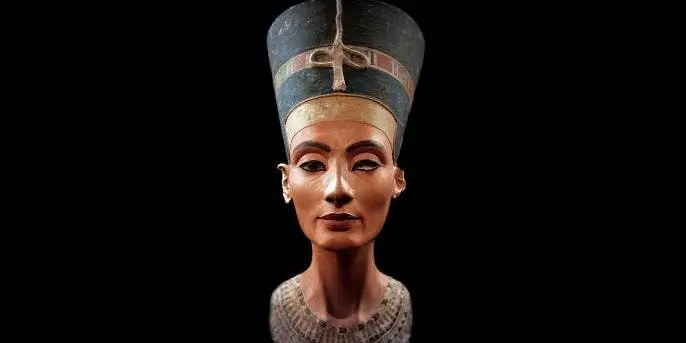 bust-of-nefertiti-great-royal (1)