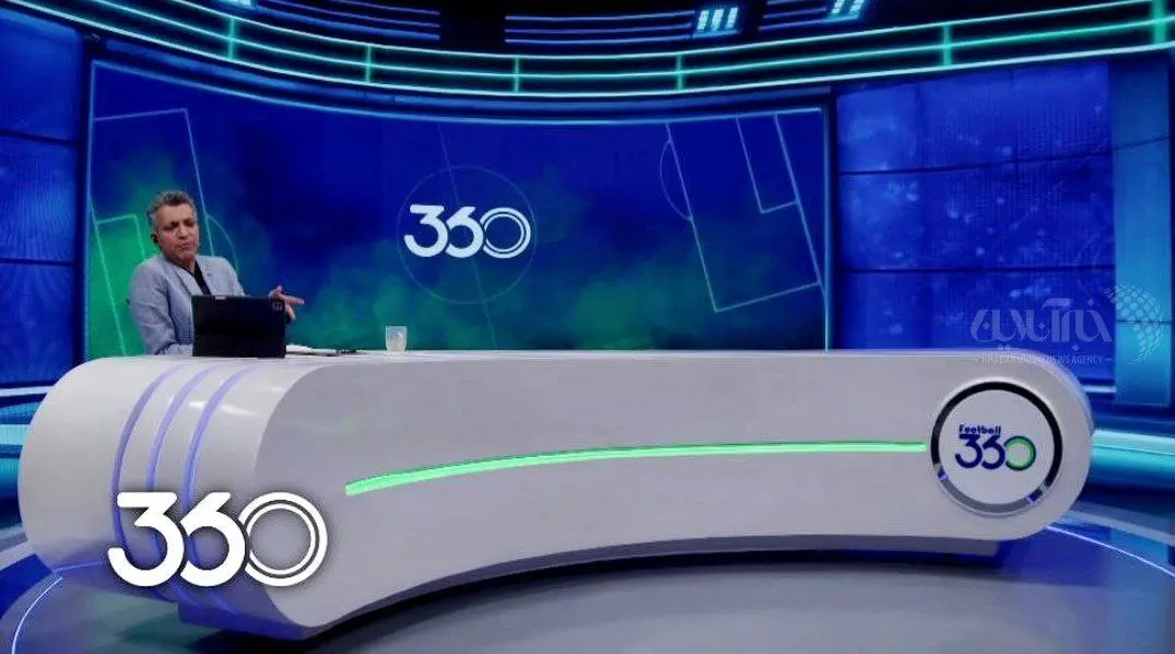 عادل فردوسی پور با دکوری شبیه به برنامه 90 بازگشت+ عکس