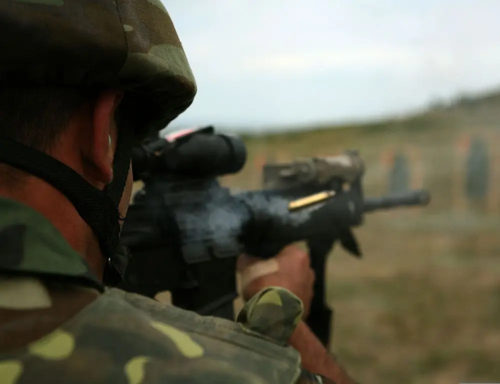 An_Azerbaijan_Land_Forces_ALF_soldier_fires_an_M16A4_rifle_during_a_training_exercise_in_the_Babadag_Training_Area_in_Romania_110804-M-OB762-002