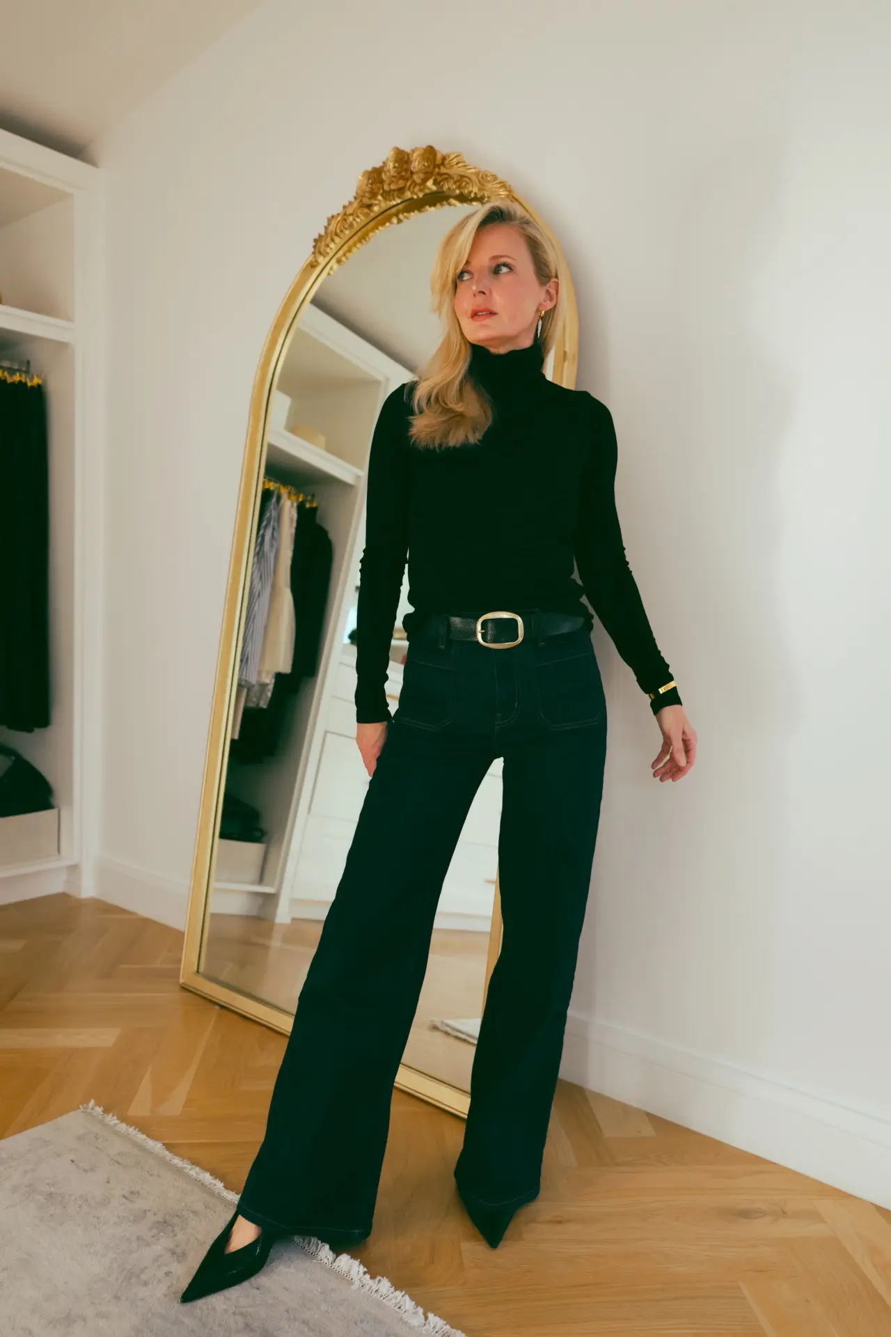 FRAME-patch-pocket-dark-wash-jeans-4