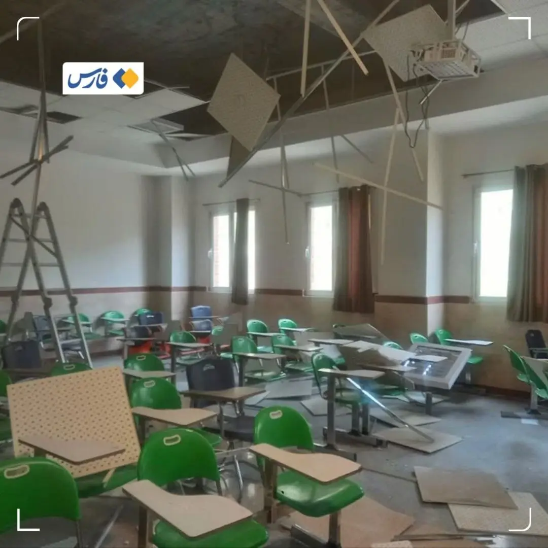ریزش سقف ۲ کلاس دانشگاه رازی کرمانشاه با وزش شدید باد+ عکس
