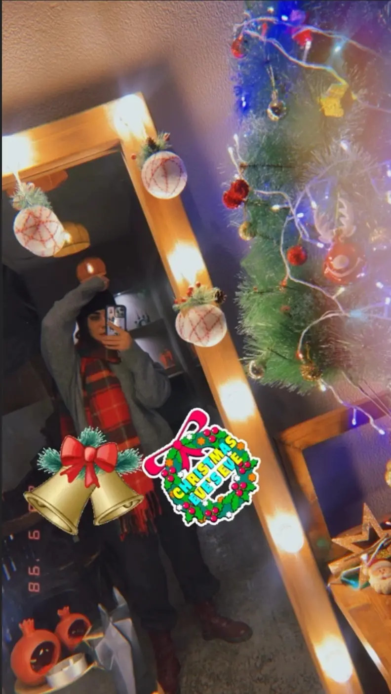 عکس متفاوت الهام اخوان ، بازیگر دودکش با تم کریسمس