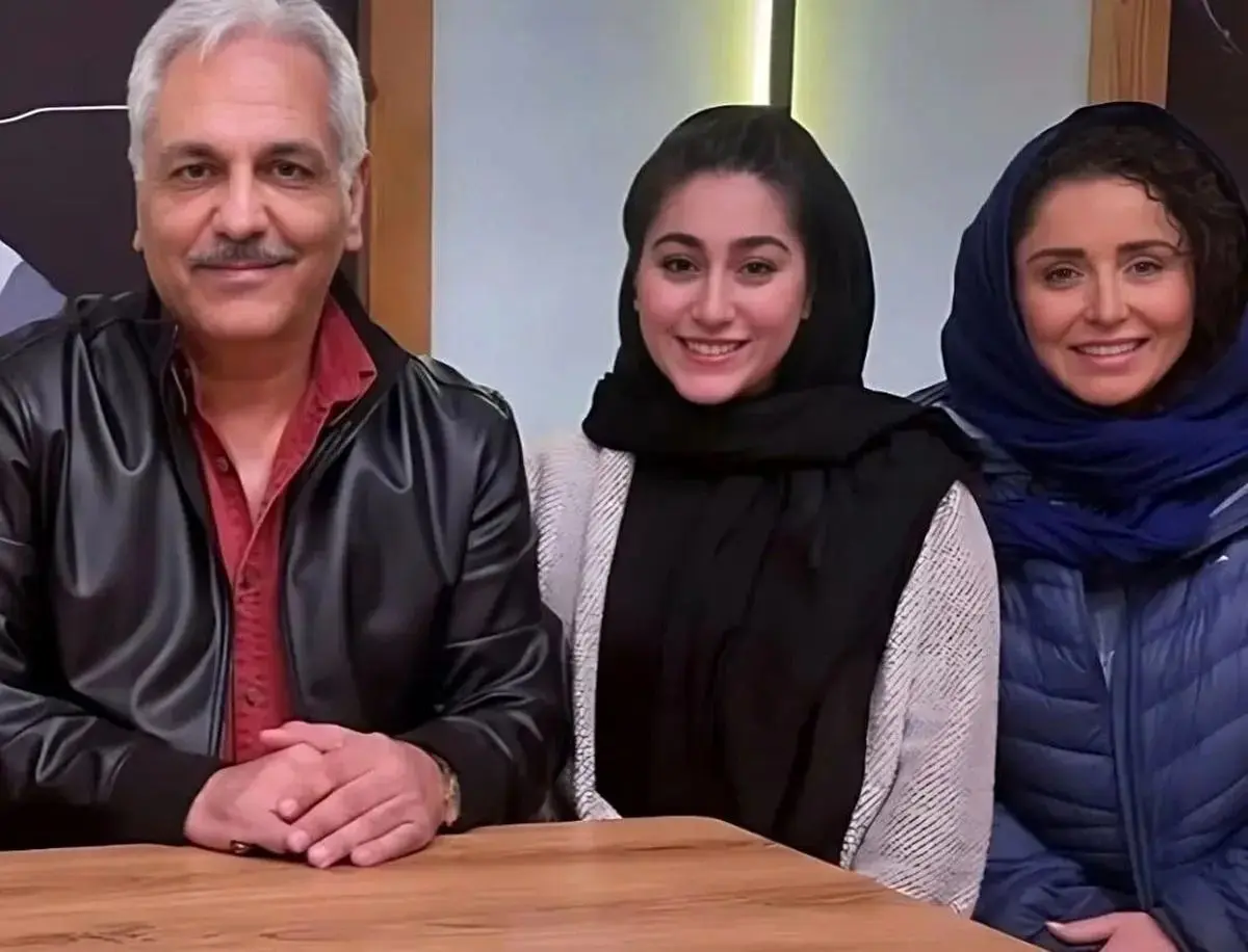 ژاله صامتی و دخترش در پشت صحنه تئاتر