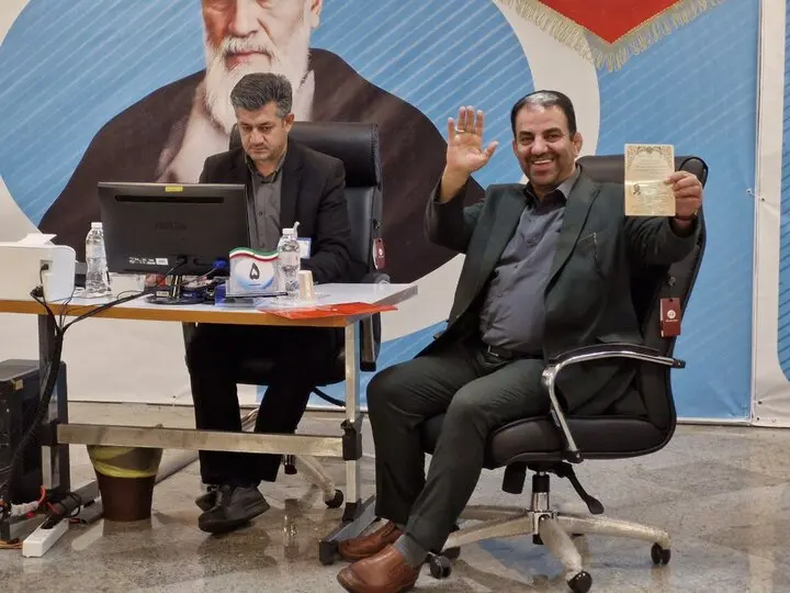 قاسم جاسمی در انتخابات ثبت‌نام کرد+ عکس