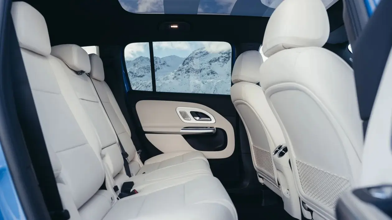 Mercedes-GLB-2025-14_11zon