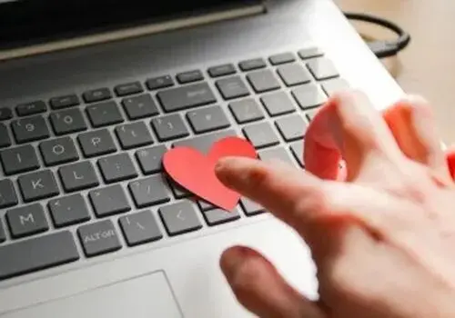 راهکار ساده برای جلوگیری کلوخه شدن نمک در نمکدون
