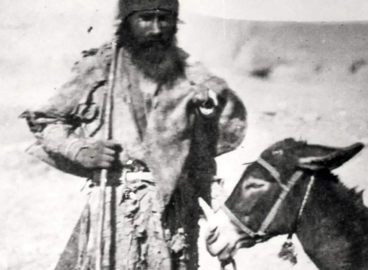 خانوادۀ قحطی‌زدۀ ایرانی در زمان ناصرالدین شاه