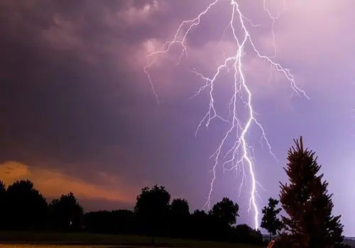 کوه‌های فیفاء عربستان در زیر بارش شدید و صاعقه فرو رفت + فیلم