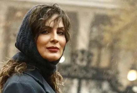 جلوه‌گری مشکی و نقره‌ای آرزو تاج‌نیا روی فرش قرمز «سگمار»