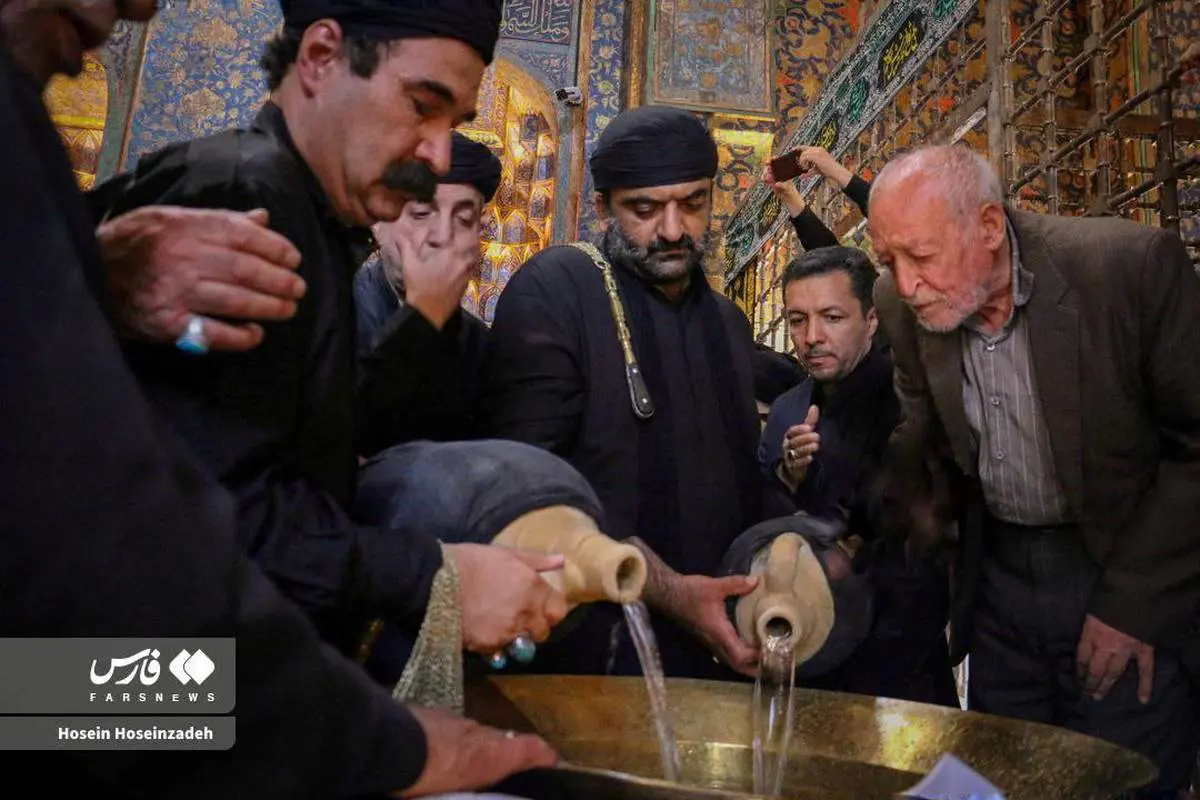 آیین سنتی طشتگذاری در بقعهٔ شیخ صفیالدین اردبیلی