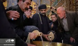 آیین سنتی طشت‌گذاری در بقعهٔ شیخ صفی‌الدین اردبیلی