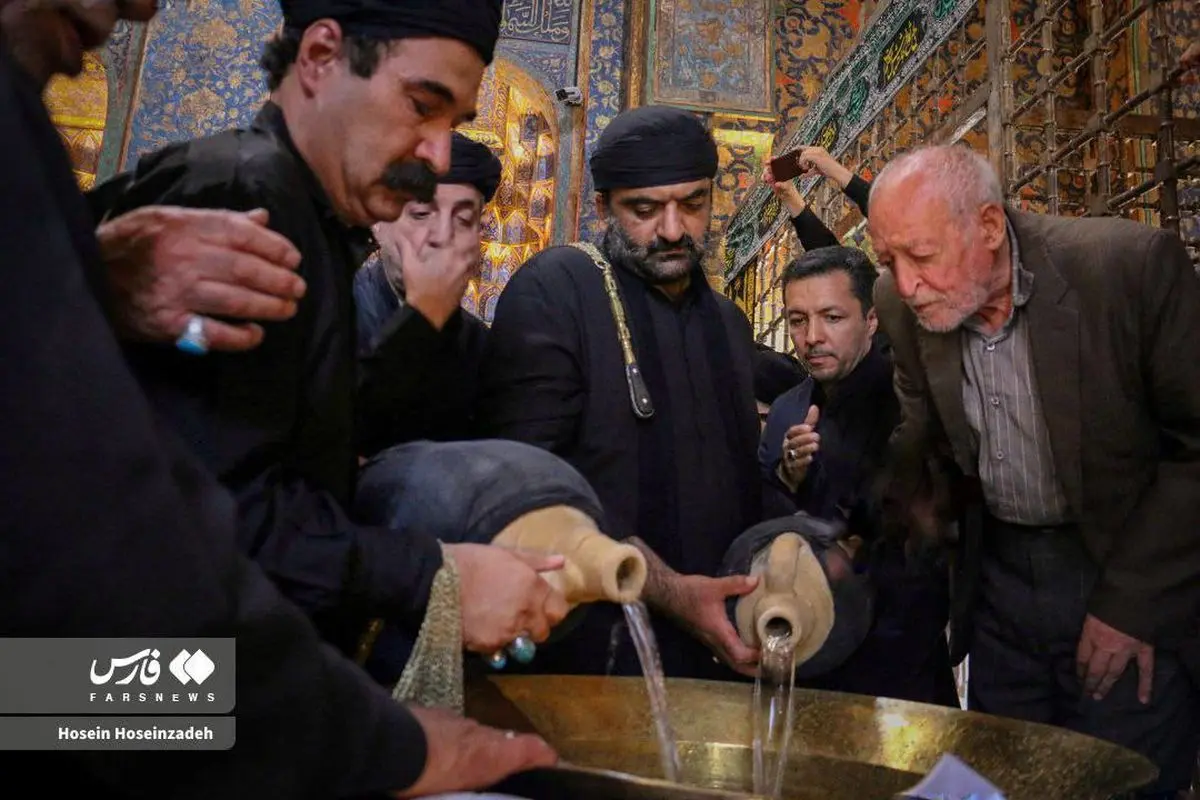 آیین سنتی طشتگذاری در بقعهٔ شیخ صفیالدین اردبیلی