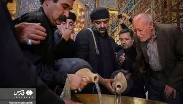 آیین سنتی طشت‌گذاری در بقعهٔ شیخ صفی‌الدین اردبیلی