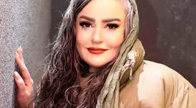 استایل متفاوت نعیمه نظام‌دوست با اکسسوری‌های طلایی در کنسرت