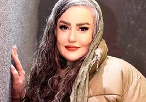 استایل متفاوت نعیمه نظام‌دوست با اکسسوری‌های طلایی در کنسرت