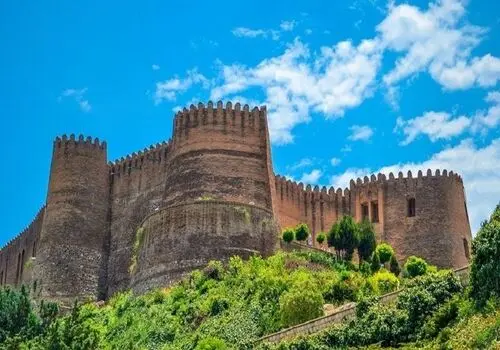 پذیرایی و مهمان نوازی مهابادی های خونگرم از گردشگر زن آلمانی+ فیلم