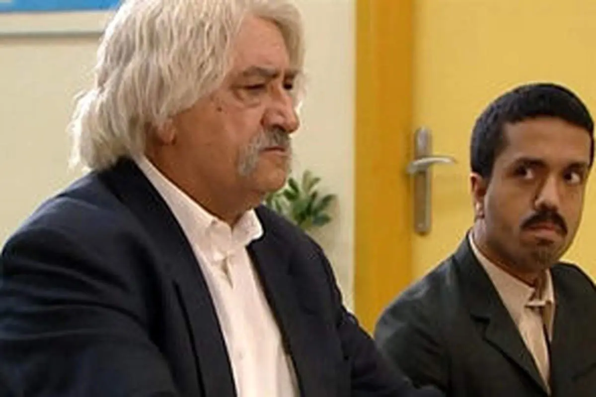 نماز خواندن بازیگر سریال ستایش روی دیوار چین/ویدیو 