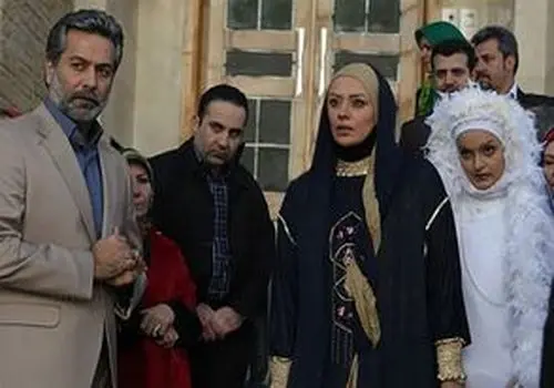 استایل نیلوفر پارسا در مراسم ختم پدر سیاوش خیرابی 