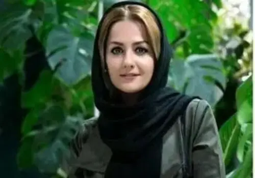 استایل کژوال بیتا سحرخیز در خیابان‌های تهران
