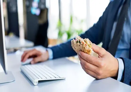 چگونه با تغذیه مناسب، بعد از ۵۰ سالگی سالم بمانیم؟