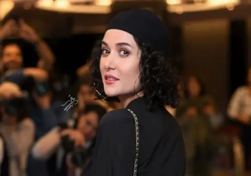 کودکی پریناز ایزدیار / تصویری شیرین که نشان می‌دهد ستاره سینما از همان ابتدا چهره‌ای دوست‌داشتنی داشت
